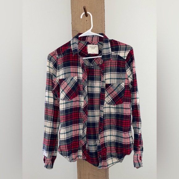 Women’s American Eagle Button Down - Picture 2 of 3